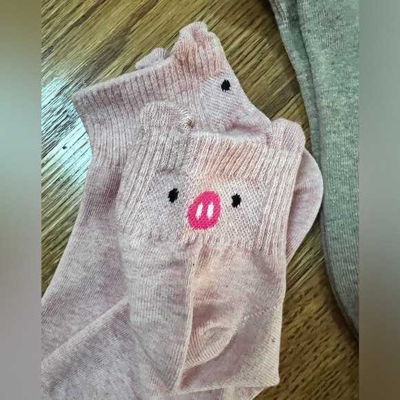 NEW set of 2 pairs - Korean Cute Character Ankle Socks with pig and bear - Picture 2 of 2